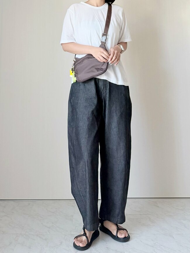 「久々に当たりの商品を見つけた」GUの“美シルエットなパンツ”薄くてはき心地バツグン！「ヘビロテ中です」「色違いで2着買っちゃいました」《購入レビュー》