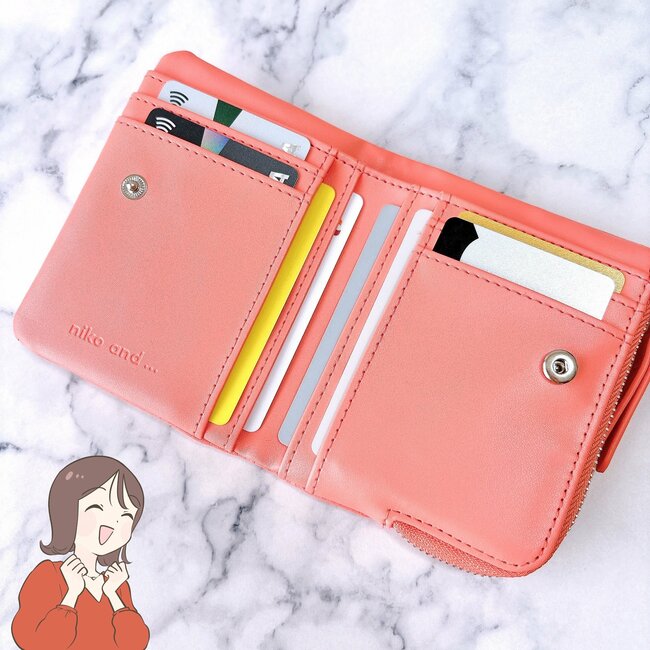 「小銭を探しやすい」ニコアンドの“コンパクトな財布”カードや診察券が21枚も入って優秀！「薄くて軽いのが良い」「小さめのバッグでもかさばらない」