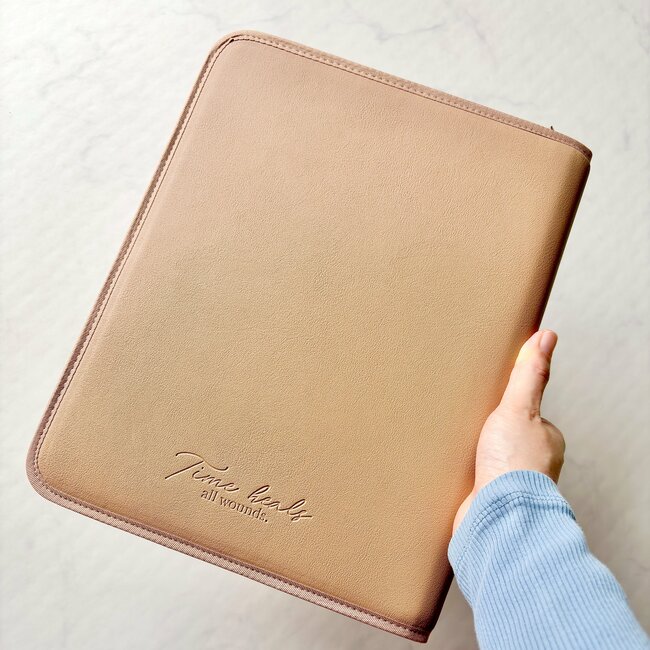 「一度使うと手放せない」「家族全員が愛用中」無印良品の“大容量ポーチ”スキンケアやコスメがたっぷり入って優秀！「旅行の必需品」