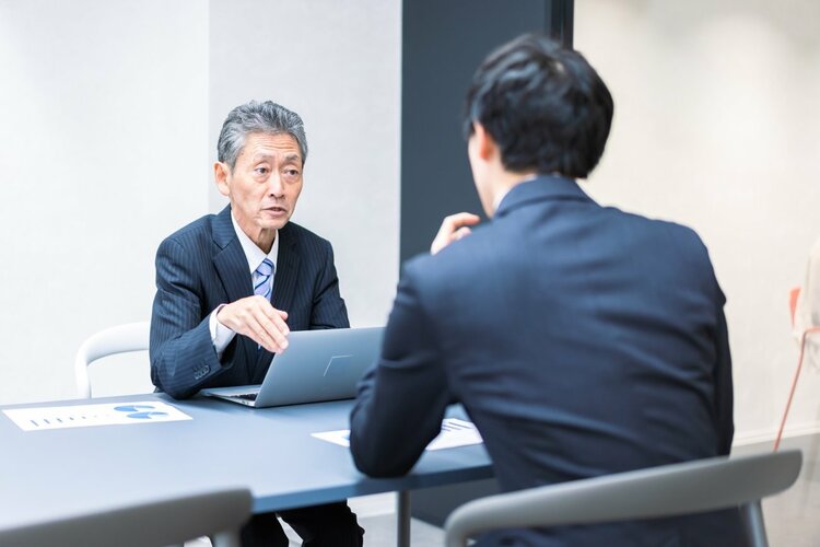 【要注意】部下が黙ってしまう…上司が知らない“アドバイスの落とし穴”