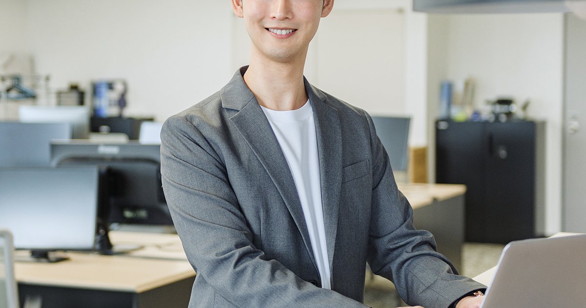 パソコンとビジネスパーソン