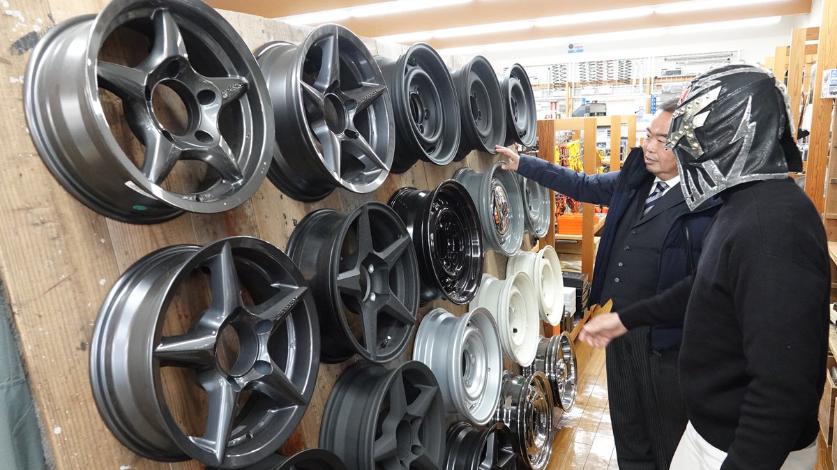 APIOではジムニー用のさまざまなパーツを扱っている