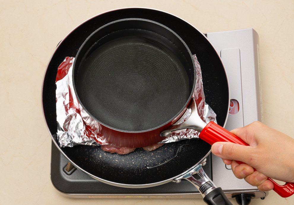 【裏ワザ料理】皮がパリッパリ! 絶品「鶏もも肉ステーキ」の焼き方