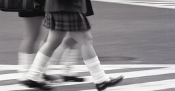 黒いセーターに丸眼鏡…「反権威的でかっこいい」とされた100年前の「マルクス・ボーイ」とは