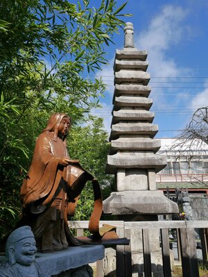 紫式部供養塔