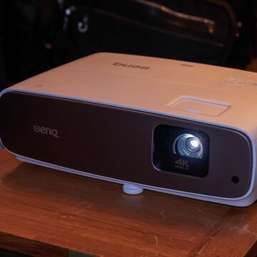 ベンキュー、4K UHD HDR対応で一人暮らしの部屋に置けるプロジェクター