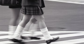 黒いセーターに丸眼鏡…「反権威的でかっこいい」とされた100年前の「マルクス・ボーイ」とは