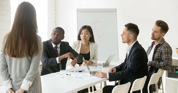 「こいつ、何言ってるんだ？」会議で失望されるNG発言とは？