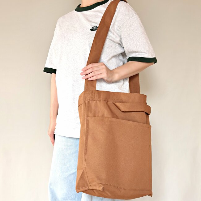 「衝動買いしました」無印良品の“肩らくバッグ”大容量で天才すぎる！「肩に食い込まない」「かわいいので大満足」《購入レビュー》