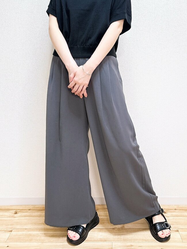 「全色購入しました」GUの“ひんやりワイドパンツ”着心地よすぎて毎日履きたい！「体型をカバーしてくれる優れもの」「通勤にも休日にも使える」【購入レビュー】