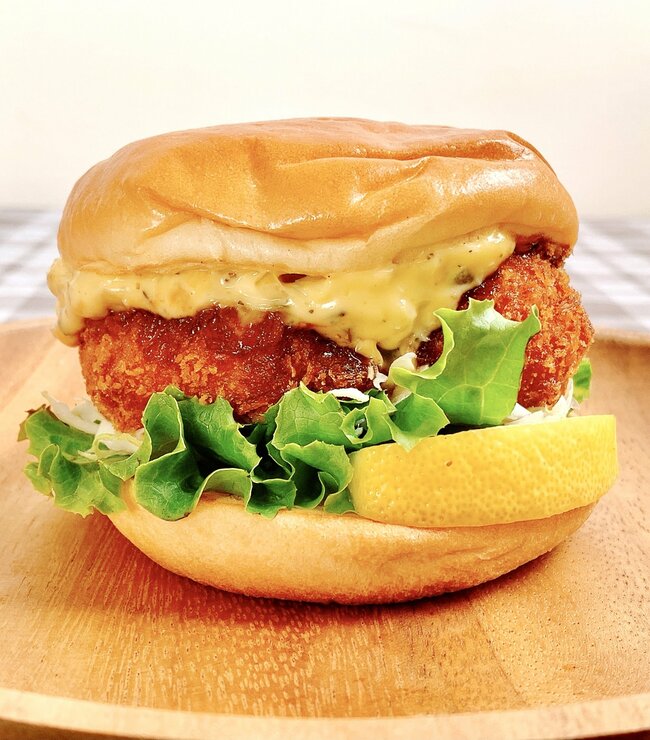 「モスの最高傑作だと思ってる」「美味すぎて飛ぶ」モスバーガーの“贅沢すぎるメニュー”最後まで感動しっぱなしの一品でした！「超ボリューミー」