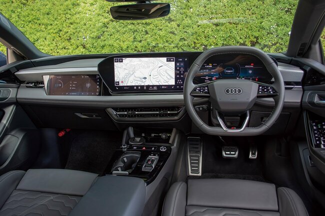 アウディA6アバントe-tron パフォーマンスインパネ