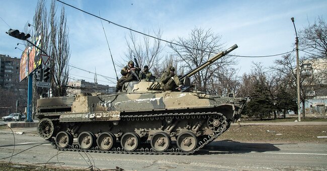 ウクライナ東部に迫る戦車戦、大規模な衝突か