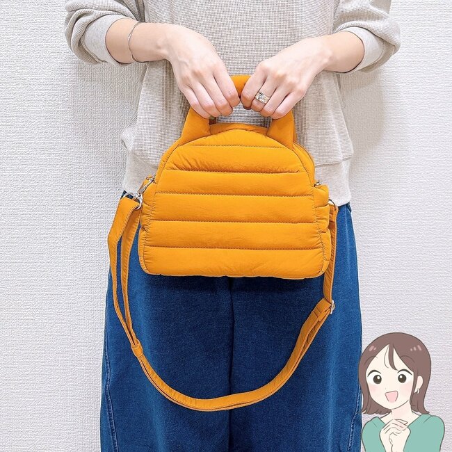 「こういうバッグ待ってました」「長財布もラクラク入る」GUの“ふわふわミニバッグ”まるっこいデザインがかわいい!「荷物も守られる感じ」「使いやすい」《購入レビュー》