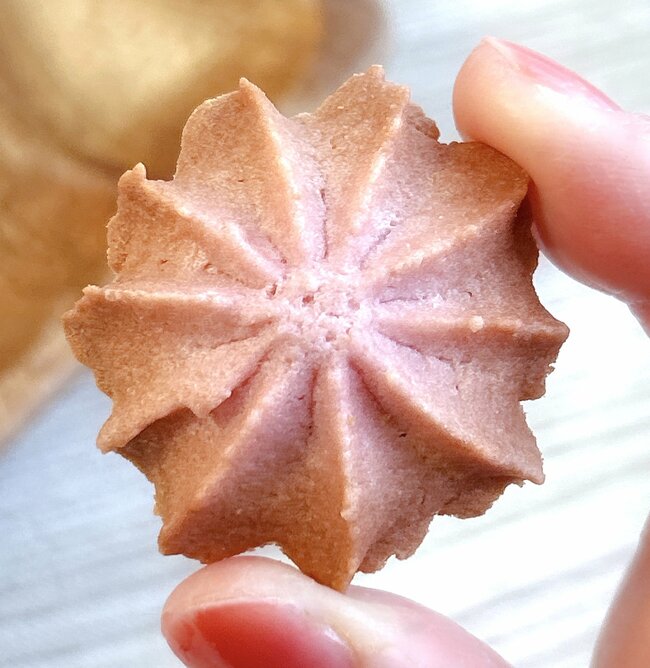 もう、一生飾っておきたいよ…！アフタヌーンティーの「保存容器にもなるクッキー缶」いちご柄がレトロかわいすぎる！