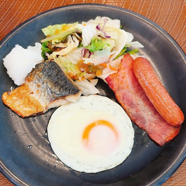 「ボリューム満点」「お得感があります」ガストの“よくばりモーニング”おかず豊富でご飯が止まらない！「色々楽しめていい」