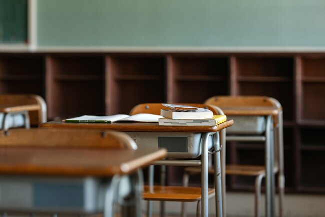 今も学校に潜んでる…安全なはずの場所が「変態教師の盗撮現場」になった深刻な事情