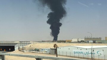 イエメンのフーシ派、サウジ首都攻撃と主張 空港の燃料貯蔵施設で火災