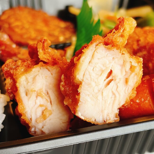 「これでもかという程の肉」ほっともっとの“わんぱくすぎる弁当”おかずが盛りだくさんでビビる！「数時間経ってもまだお腹いっぱい」「酒が進みます」