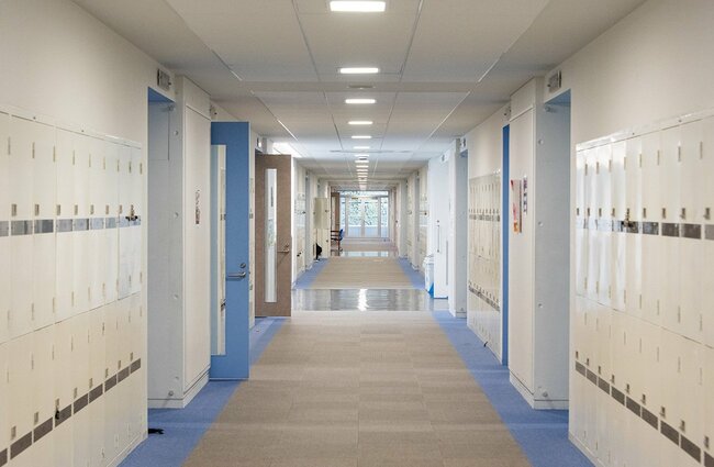 男子校とは思えないほどきれいな教室の雰囲気