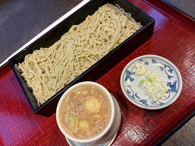 「廃墟に苦しむ鬼怒川」と「若者でにぎわう草津」温泉街の明暗を分けた決定的な違い
