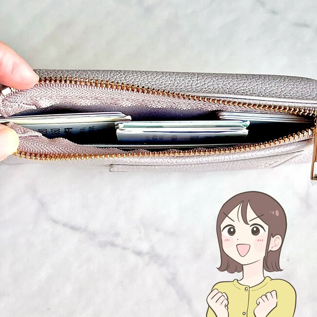 カードが35枚入った！アフタヌーンティーの“お財布がいらないスマホショルダー”手ぶらで外出できて楽ちん！「高級感がある」「年齢問わず持てる」「友達に誕生日プレゼントした」《購入レビュー》