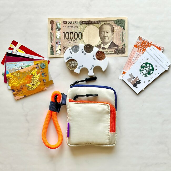 診察券やカード60枚がすっぽり！ニコアンドの“ミニ財布がわりになるポーチ”身軽に買い物できて嬉しすぎる！「色違いで2個購入」「再入荷で買えました」《購入レビュー》