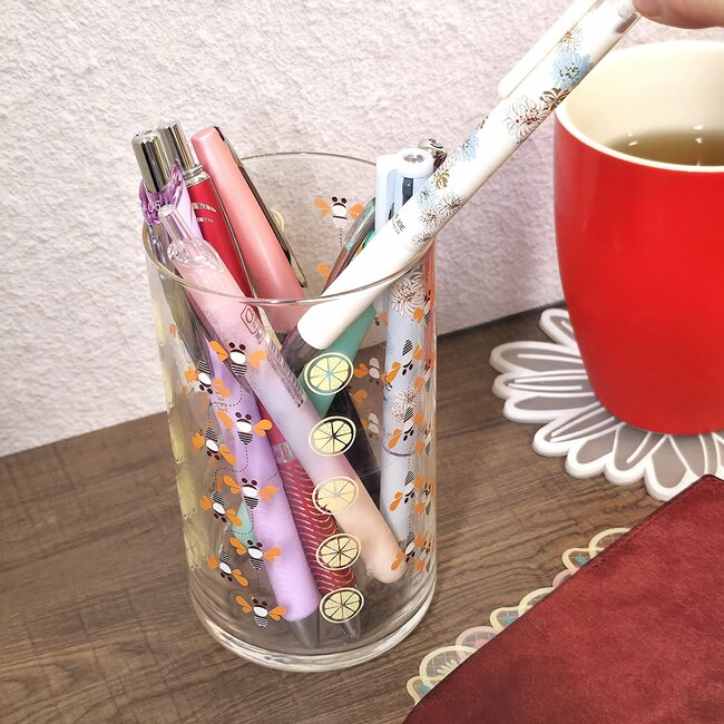 昭和感がたまらない…！ダイソーで見つけた“レトロかわいいグラス”素敵すぎて全種類揃えたくなる！【購入レビュー】