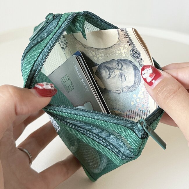 診察券が32枚も入って便利すぎ！3COINSの“ミニ財布になるポーチ”まとめ買いして正解でした！「値段が安くてびっくり」「全部可愛い色」「一目惚れしました」《購入レビュー》