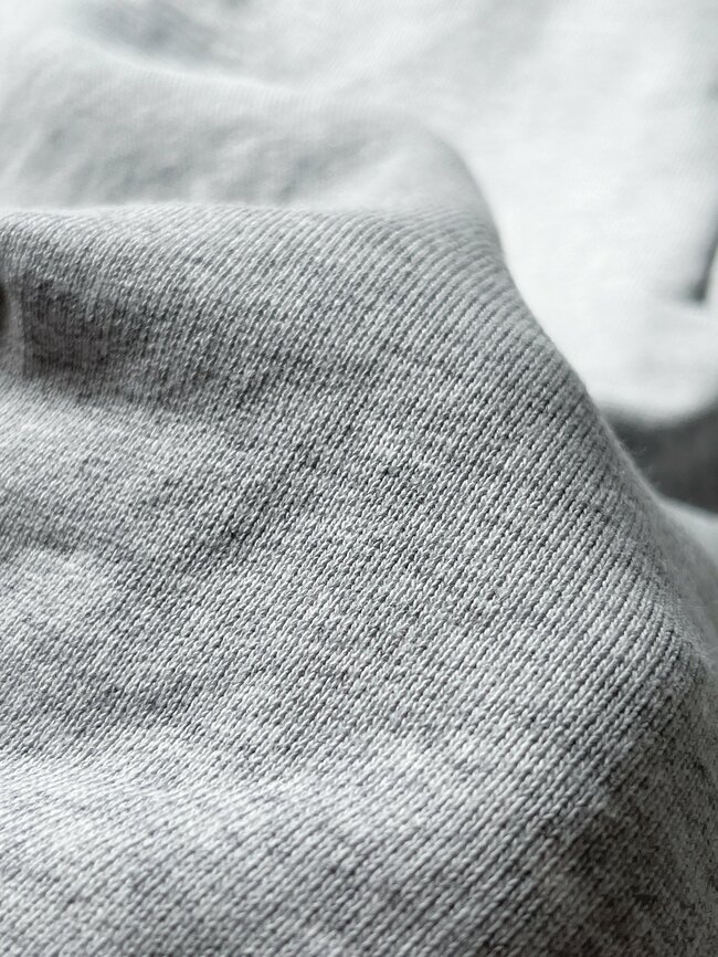 「形がかわいくて好き」ユニクロ×JWAの“楽ちんトップス”たっぷり着回せてコスパ抜群です！「シルエット最高」「大活躍まちがいなし！」