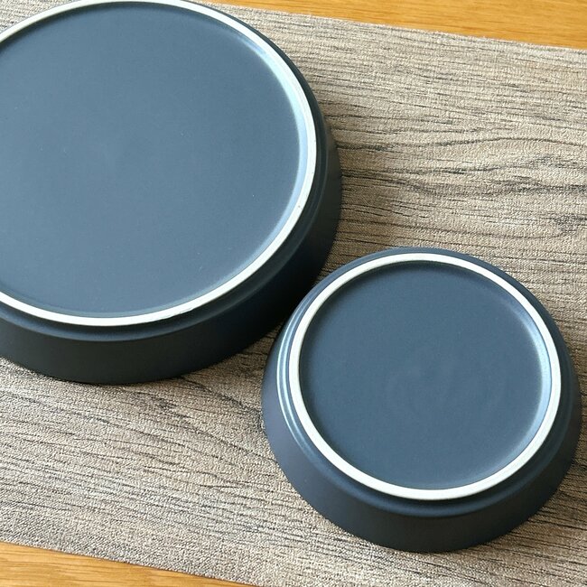 待って、220円に見えないよ…！ダイソーで見つけた「IKEAにありそうな食器」北欧風がオシャレで、何をのせてもカフェっぽくなる！