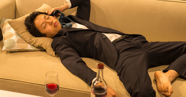 部下に酒を強要して病院送り!「アルハラ課長」に下った審判