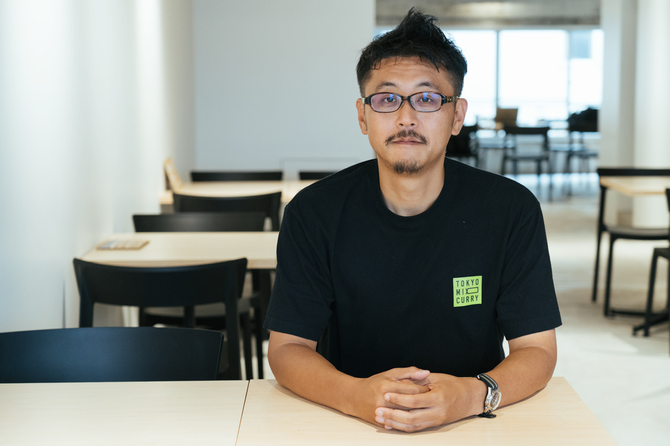 キャッシュレス決済カレー店「TOKYO MIX CURRY」を手がけるFOODCODE代表取締役の西山亮介氏