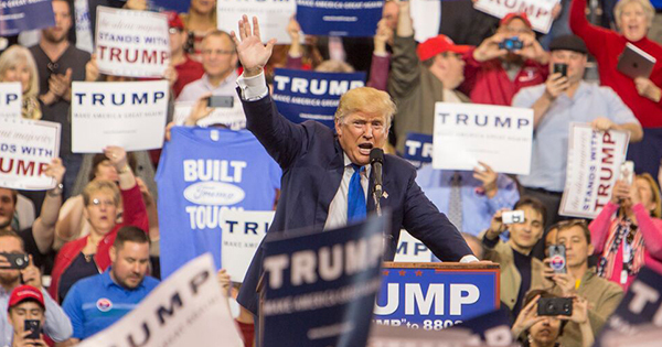 面白さなら圧勝!?本人が「買うな!」と言ったトランプ評伝