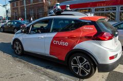 マスク氏が言う「自動運転車」実現はるか先