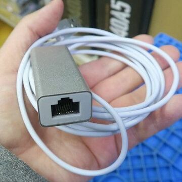 iPhoneに有線LANを直結できるケーブルが2700円!