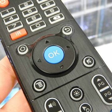 裏面は学習リモコンのワイヤレスミニキーボード