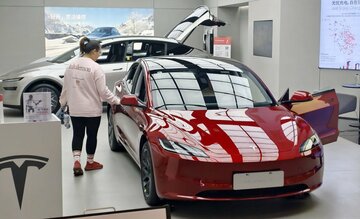 テスラ、中国事業の売却検討　スペースXとの合併へ布石か