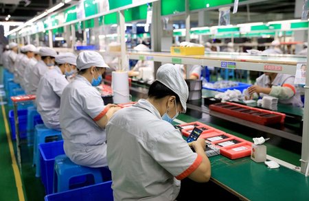 中国のスマホ工場の製造ライン