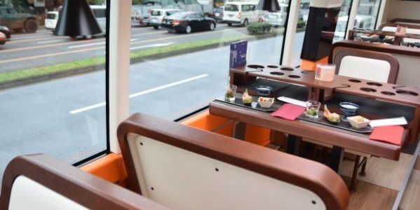 レストランバスの内部