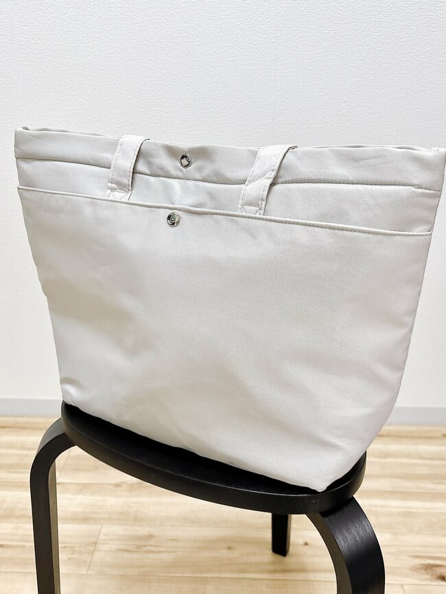 「2個目の購入」「買って大正解でした」3COINSの“大容量トートバッグ”ポケットいっぱいで大助かりです！「全て入るので助かってます」