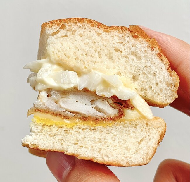 「バイト歴5年だったわたしのイチオシ」モスバーガーの“隠れ人気メニュー”が絶品すぎる！「子供の頃からずっと食べてる」「モスで1番うまいんだから！」【実食レビュー】