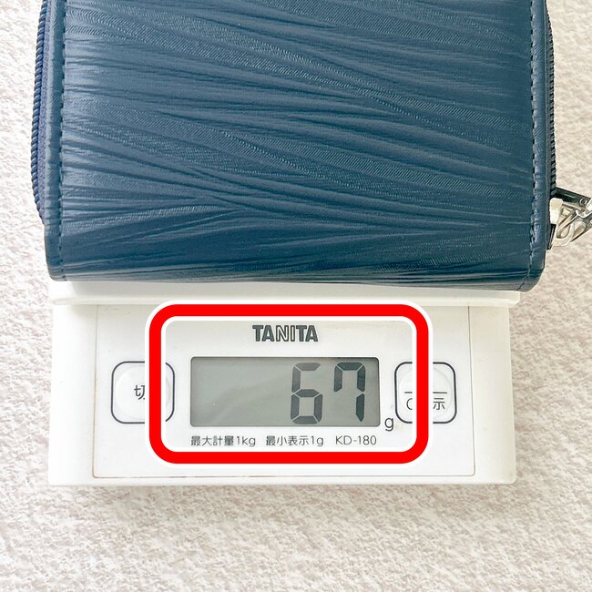 カードや診察券が22枚入る…!ワークマン新作の「980円ミニ財布」ガバッと開いて取り出しやすい!