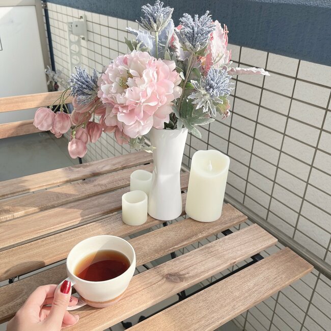 部屋が広がったみたい…！イケアの“おしゃれパネル”でベランダが生まれ変わった！「周囲から褒められる」「ベランダに出るのが楽しい」