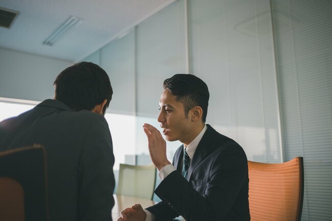 「話した覚えないのに…」個人情報も、上司の悪口も筒抜け!?すごい「新技術」とは?