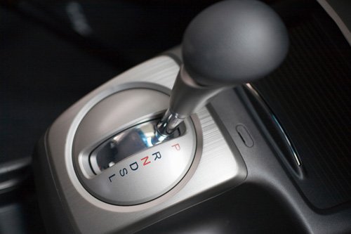AT車のNレンジは、故障や脱輪、ドライバーの不意の体調不良など、非常時に利用するもの Photo:Adobe Stock