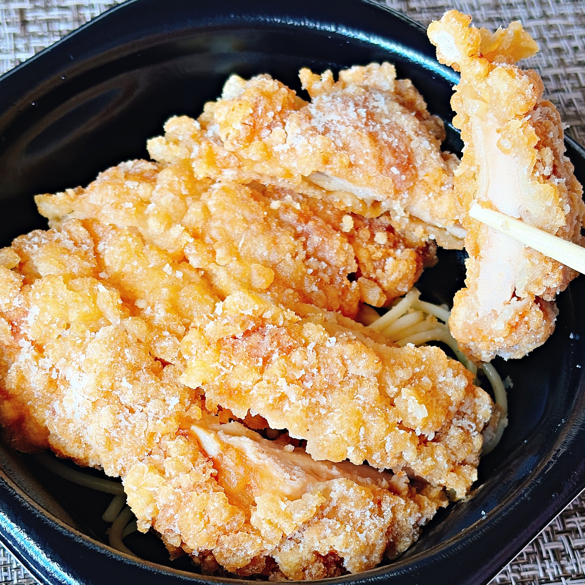 お肉の量がおかしいって…!ほっともっとの“1300kcal超え弁当”ボリューム凄すぎてお腹パンパンだよ!《実食レビュー》