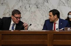 バイデン氏とトランプ氏保管の機密文書、司法省は共有に難色