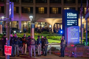 米夕食会銃撃、容疑者は事件前に銃と「自撮り」も