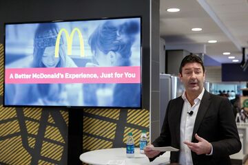 マクドナルド、前CEOの女性関係を3週間前に把握
